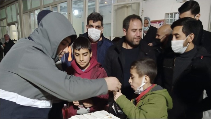 Viranşehir Belediyesi, Camilerde Kandil simidi dağıttı