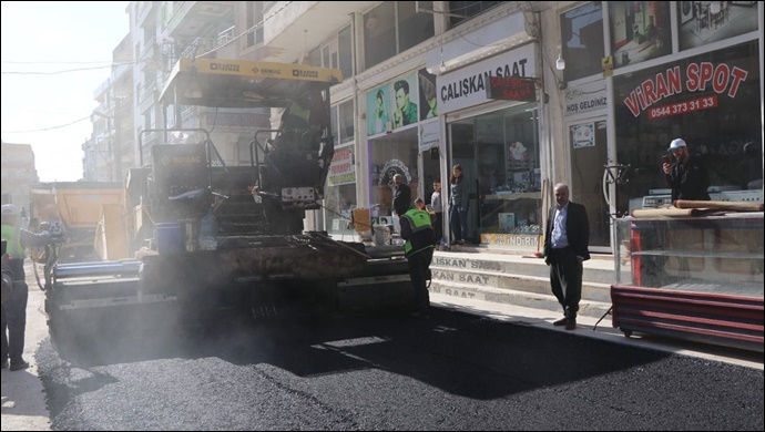 Viranşehir'de asfalt serim çalışmaları sürüyor