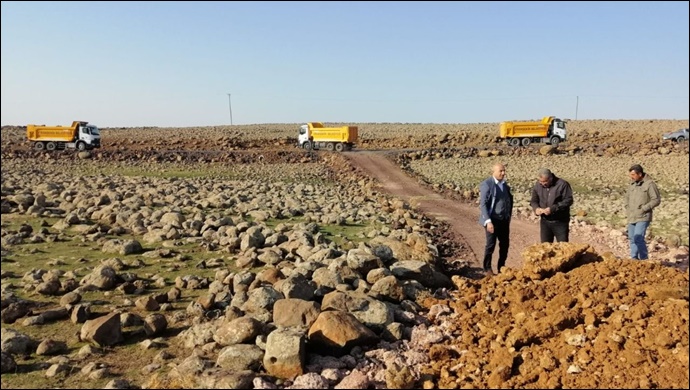 Viranşehir'de Kırsal Mahallelerde Stabilize Yol Çalışmaları Devam Ediyor