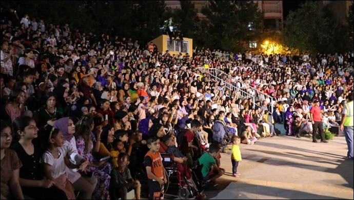 Viranşehir'de öğrenciler sınav öncesi konserle stres attı