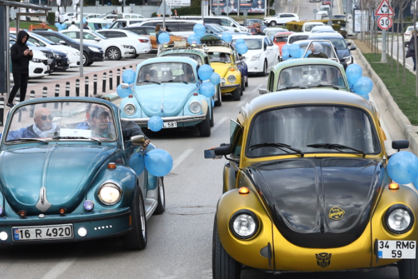 Vosvoslar otizm farkındalığı için yollarda