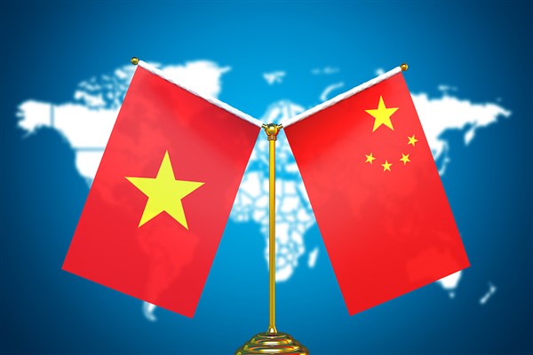 Xi, Vietnam KP Merkez Komitesi Siyasi Bürosu Üyesi Truong Thi Mai'yla bir araya geldi
