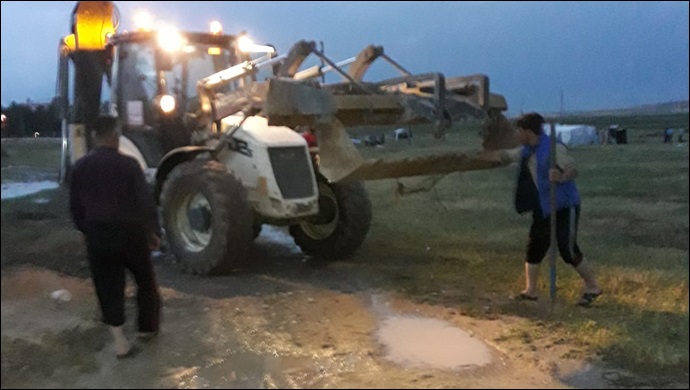 Yağmur Bastırınca Urfalı Mevsimlik Tarım İşçileri Sele Yakalandı