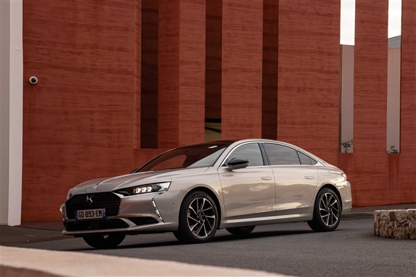 Yeni DS 9 Opera E-Tense 250 Türkiye’de