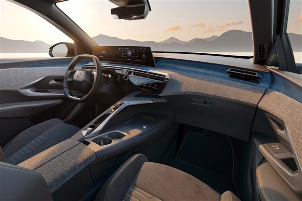 Yeni Peugeot Panoramik i-Cockpit™, ilk olarak yeni 3008’de kullanılacak