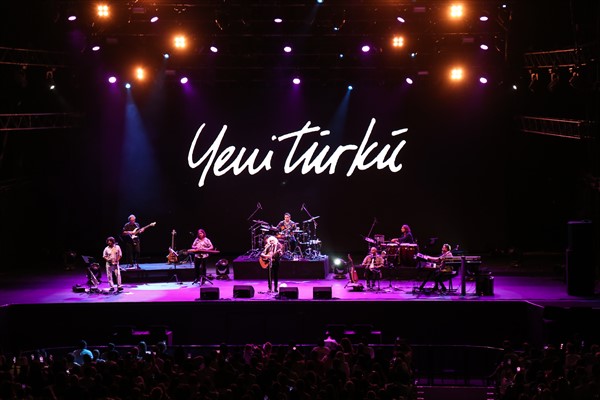 Yeni Türkü, Turkcell Vadi’de sahne aldı