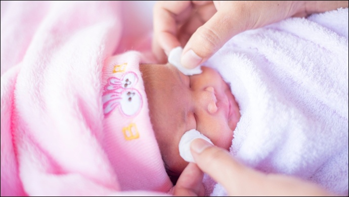 Yenidoğan sarılığında şekerli su vermeyin! 