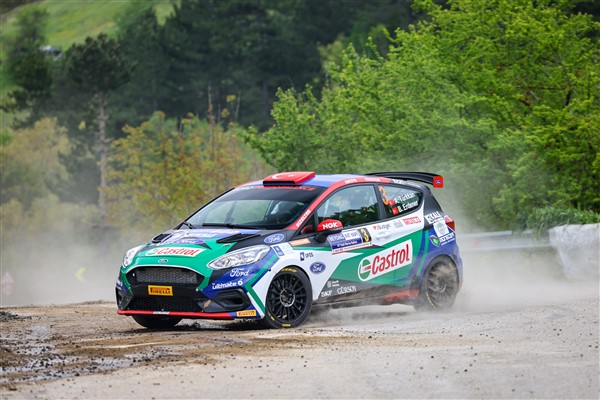 Yeşil Bursa Rallisi’nde pilotlar, Pirelli marka lastikler ile zorlu koşulları aştı