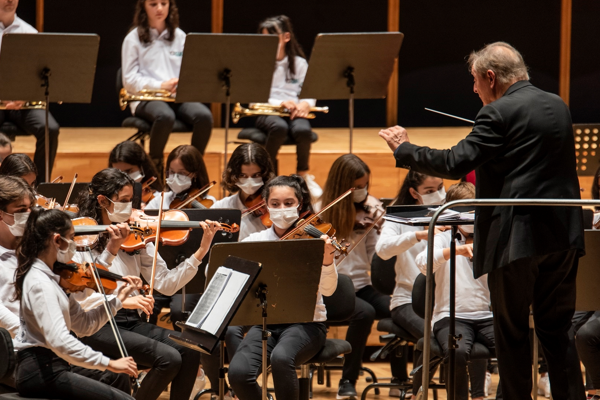 Yorglass Barış Çocuk Orkestrası’ndan yardım konseri