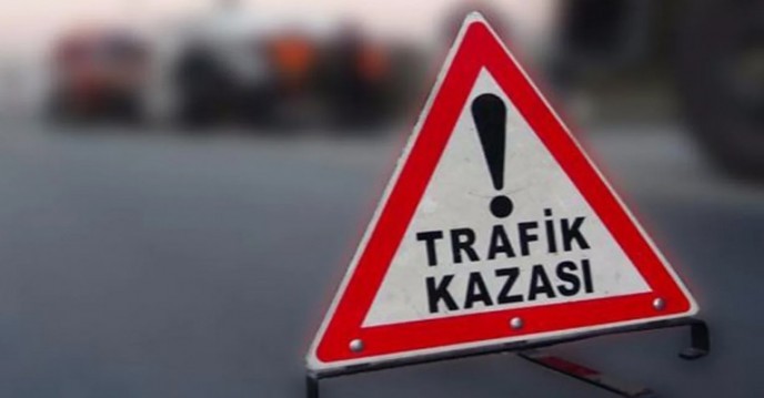 Yük treni iş makinasını çarptı: 1 yaralı