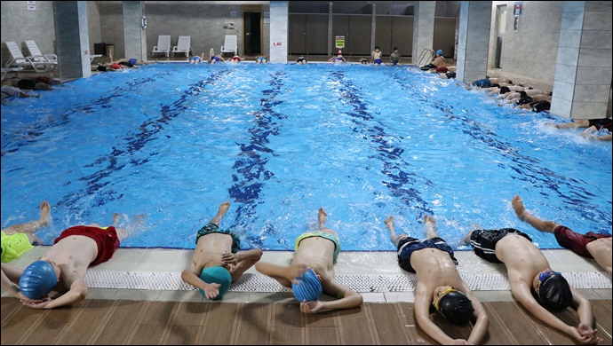 Yüzme Öğrenen Çocuklar Başkan Canpolat’a Teşekkür Ediyor-(VİDEO)