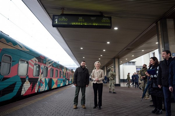 Zelenski, Demiryolu İşçileri Günü'nde düzenlenen törene katıldı