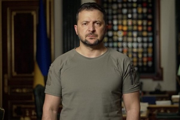 Zelenski: İşgalciyi her durumda yok ediyor, ülkemizi ve halkımızı koruyoruz