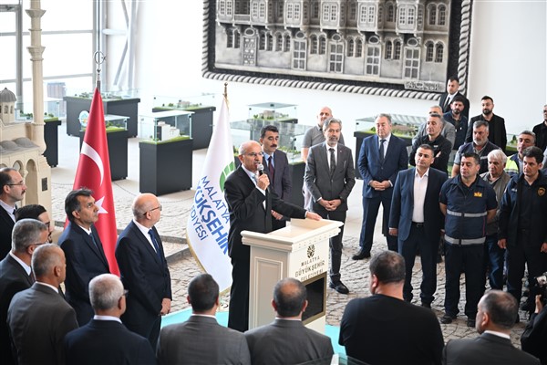 Başkan Er, büyükşehir Belediyesi personelleri ile bayramlaştı
