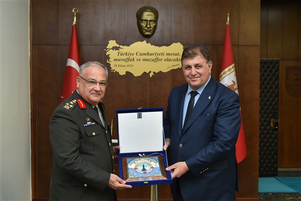 Başkan Tugay Ege Ordusu Komutanı Yeni’yi ziyaret etti