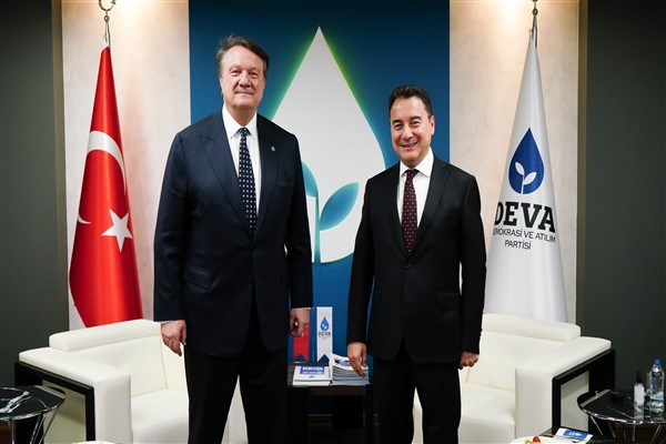 Beşiktaş JK Başkanı Hasan Arat, DEVA Partisi Genel Başkanı Babacan’ı ziyaret etti