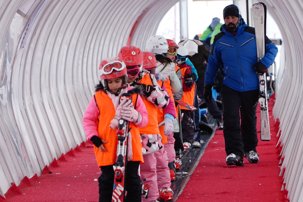 Erciyes Kayak Okulu'nda kayak ve snowboard kursları başladı