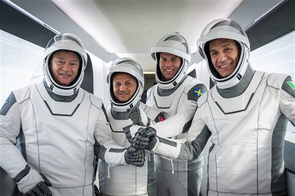 Gezeravcı ve takım arkadaşları uzay istasyonuna ulaştı
