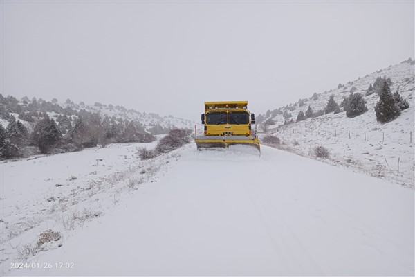 Kayseri'de karla kaplanan 139 yol ulaşıma açıldı