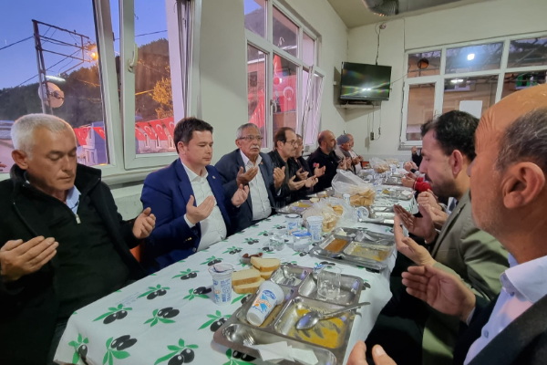Osmangazi Belediye Başkanı Aydın, vatandaşların düzenlediği iftar programına katıldı