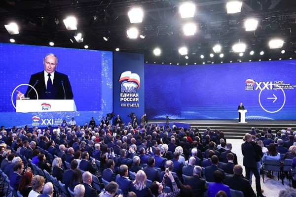 Putin, Birleşik Rusya Siyasi Partisinin 21. kongresinde toplantıya katıldı