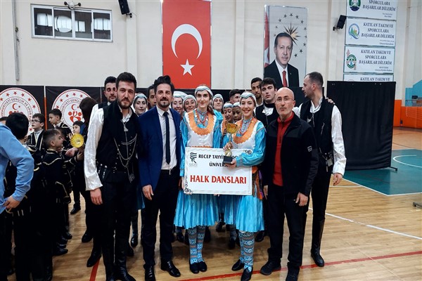 RTEÜ Halk Dansları ekibi il birincisi oldu