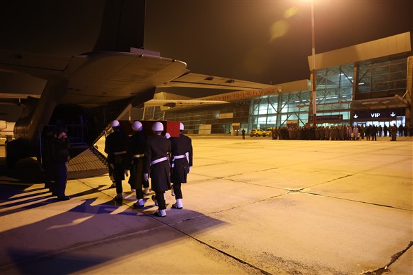Şehit askerler için Yüksekova Selahaddin Eyyübi Havalimanı’nda tören düzenlendi