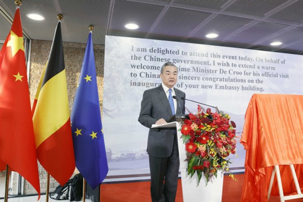 Wang Yi ve Hadja Lahbib Belçika'nın yeni büyükelçilik binasının açılışına katıldı