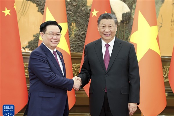 Xi, Vietnam Ulusal Meclisi Başkanı Vuong Dinh Hue ile görüştü
